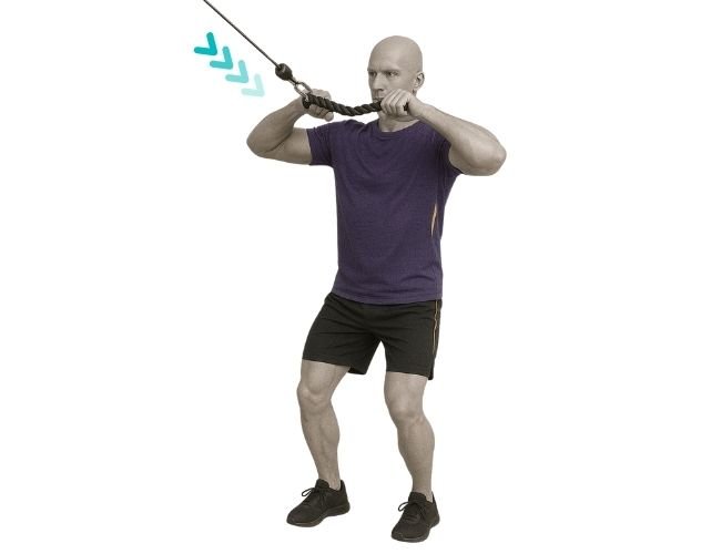 Técnica del face pull en polea alta